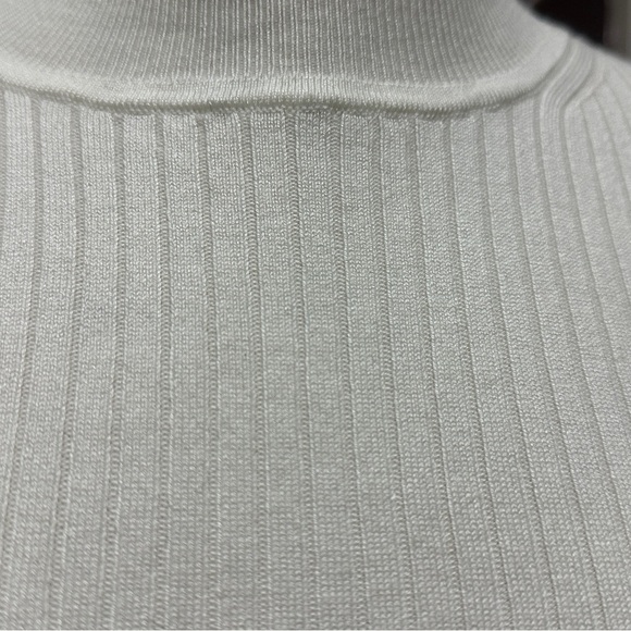 301 H&M | NWOT White Ribbed Knit Long Sleeve Crew Neck Pullover Sweater (size S) - Picture 4 of 13